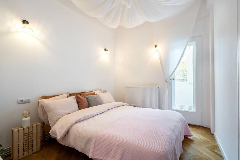 Downtown Cozy Apartment Old Town Букурещ Екстериор снимка