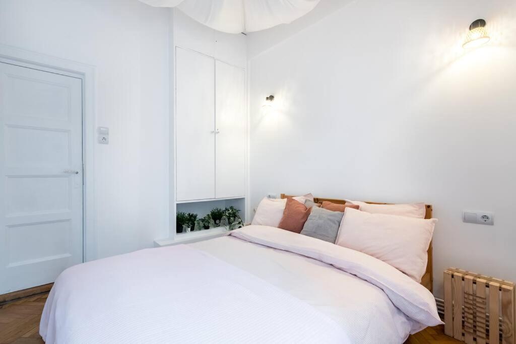 Downtown Cozy Apartment Old Town Букурещ Екстериор снимка