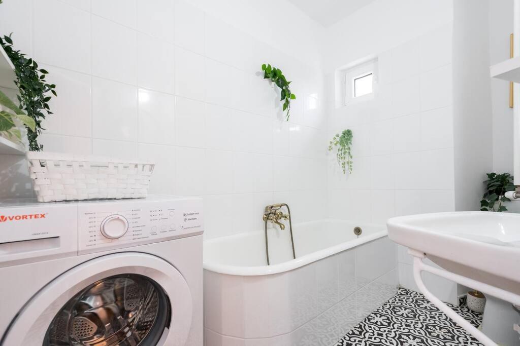 Downtown Cozy Apartment Old Town Букурещ Екстериор снимка