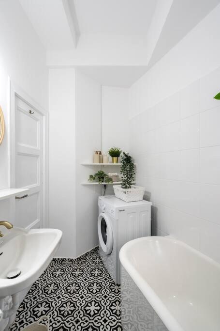 Downtown Cozy Apartment Old Town Букурещ Екстериор снимка